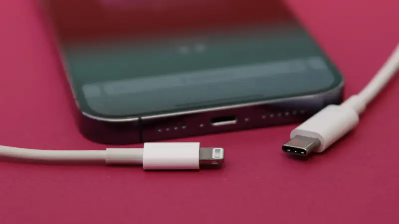 Як вибрати зарядний пристрій для смартфонів Apple