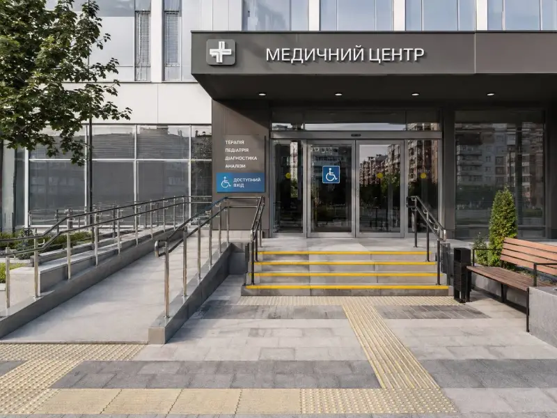 Доступність медичних закладів для МГН: звіт експерта для лікарень та медичних центрів