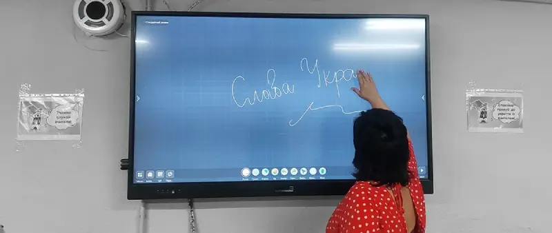 Інтерактивні панелі для навчання: як обрати діагональ, формат встановлення та обладнання для сучасного класу